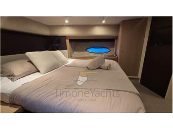 Princess Yachts V78