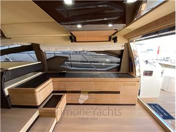 Azimut 64 fly