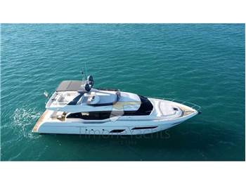 Ferretti Yachts 700