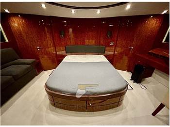 Fairline SQUADRON 74