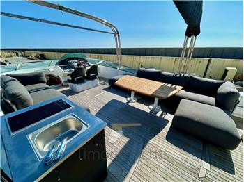 Fairline SQUADRON 74