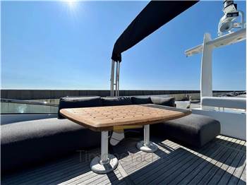 Fairline SQUADRON 74