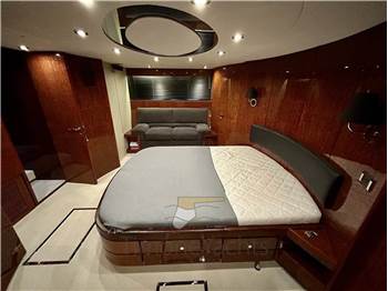 Fairline SQUADRON 74