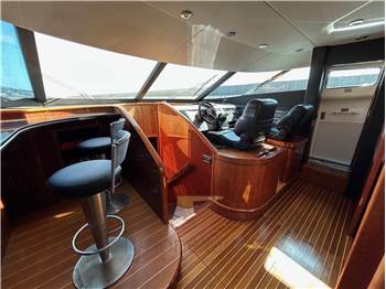 Fairline SQUADRON 74