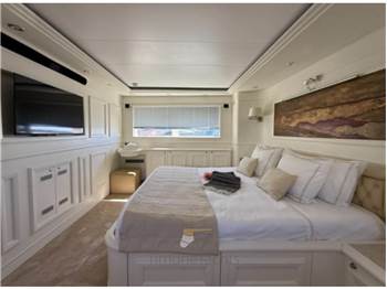 Custom Line Navetta 30