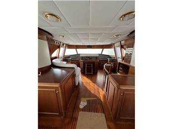 Custom Line Navetta 27