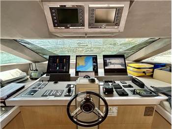 Monte Carlo Yachts MCY 96 Fly