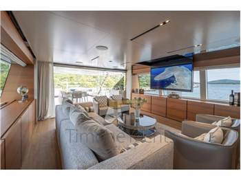 Custom Line Navetta 33