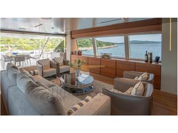 Custom Line Navetta 33