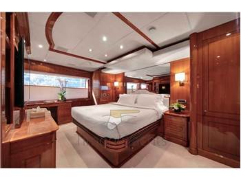 Benetti 85 Legend
