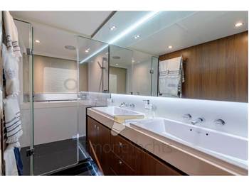 Princess Yachts 72