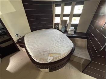 Azimut 68S