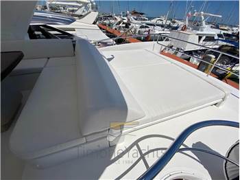 Azimut 64 fly