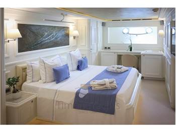 Custom Line Navetta 30