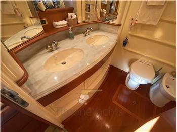 Azimut 68E