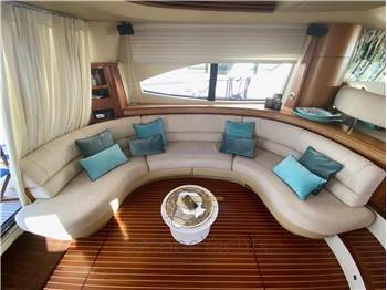 Azimut 68E