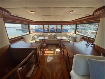 Custom Line Navetta 27