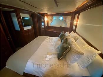 Custom Line Navetta 27