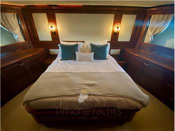 Custom Line Navetta 27