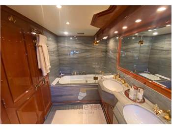 Benetti Classic 115