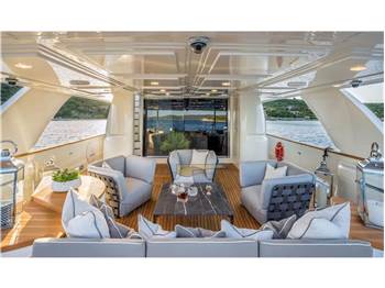 Custom Line Navetta 33