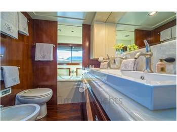 Custom Line Navetta 33