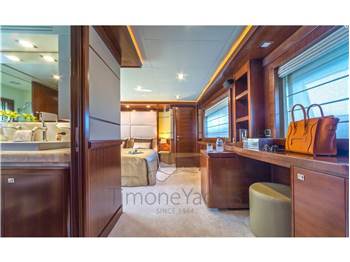 Custom Line Navetta 33