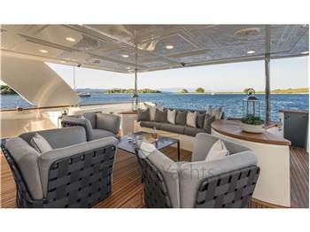 Custom Line Navetta 33