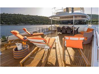 Custom Line Navetta 33