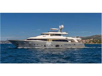 Custom Line Navetta 33