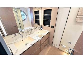 Azimut 72 Fly