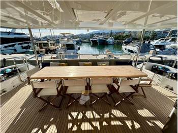 Benetti Delfino 93'