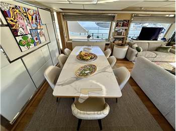 Benetti Delfino 93'