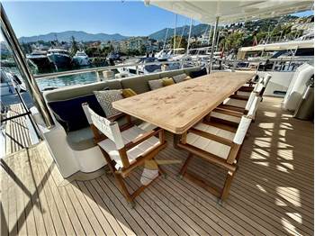 Benetti Delfino 93'