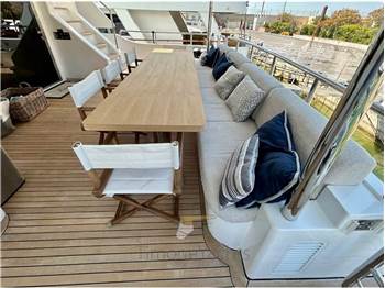 Benetti Delfino 93'