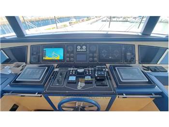 Benetti Delfino 93'
