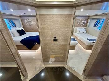 Custom Line Navetta 33