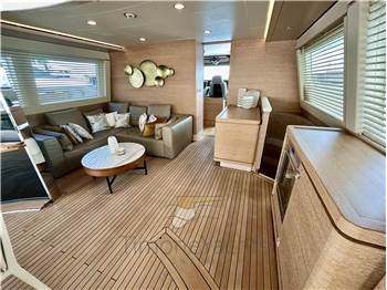 Custom Line Navetta 33