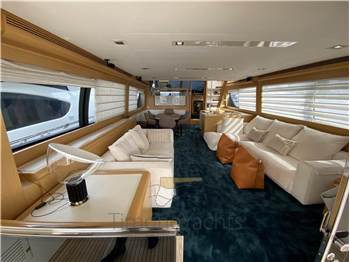 Ferretti Yachts 800
