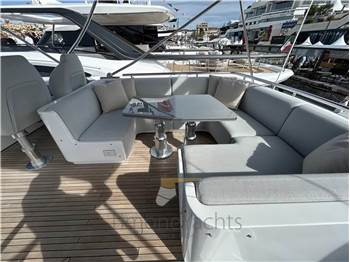 Azimut S8