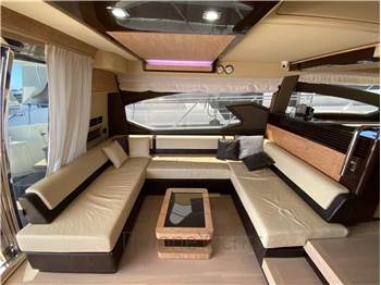 Azimut 64 fly