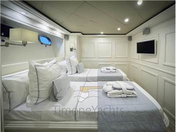 Custom Line Navetta 30