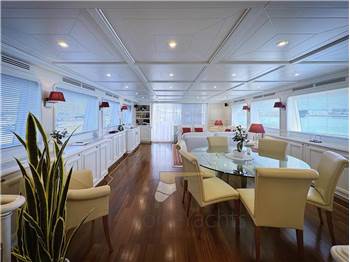 Custom Line Navetta 30