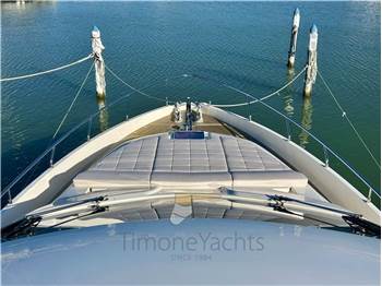 Ferretti Yachts 700