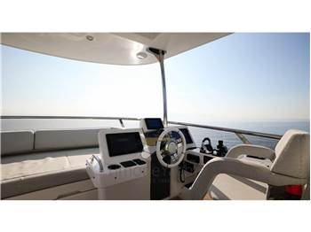 Azimut Magellano 66