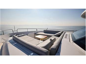 Azimut Magellano 66