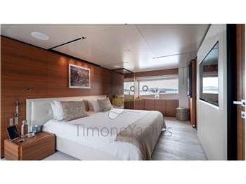 Custom Line Navetta 33