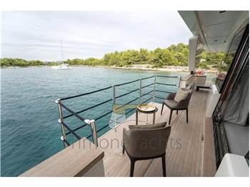 Custom Line Navetta 33