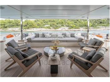 Custom Line Navetta 33
