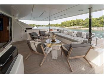 Custom Line Navetta 33